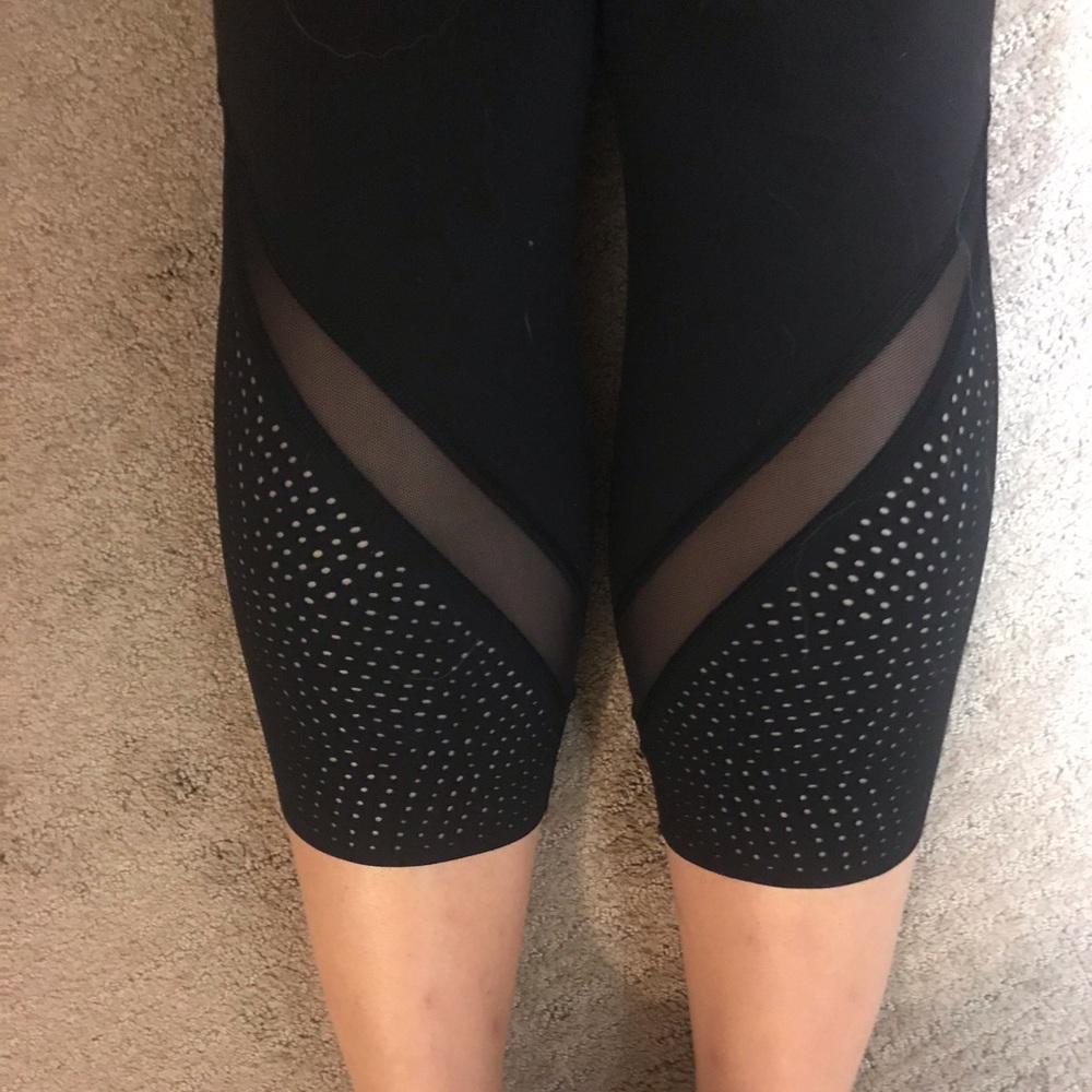 TRADE Lululemon black cutout mesh crop size 10